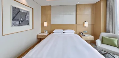 Deluxe 特大床房 — Lotte Hotel Hanoi